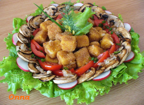 Salata cu cascaval pane si carpaccio de ciuperci