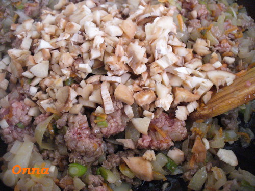 Ciuperci umplute cu carne de vita si cuscus