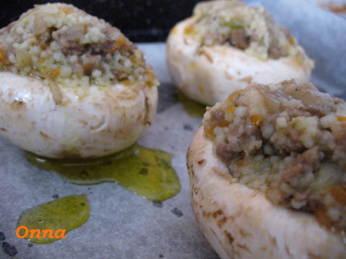 Ciuperci umplute cu carne de vita si cuscus