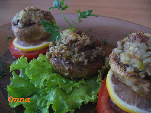 Ciuperci umplute cu carne de vita si cuscus
