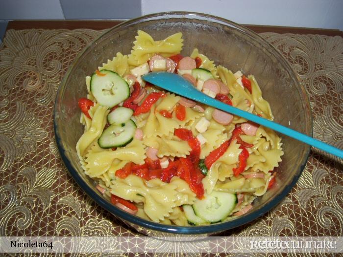 Salata cu paste