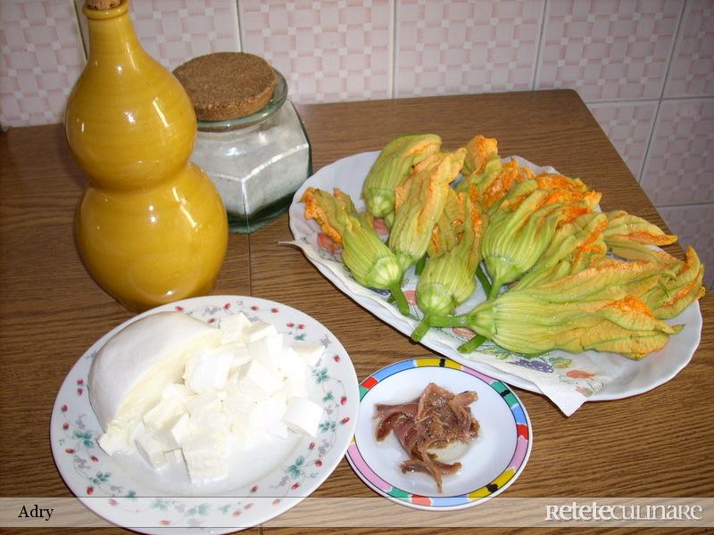 Somon cu garnitura de flori de dovlecel umplute