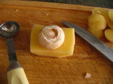Ciuperci in cartofi la cuptor