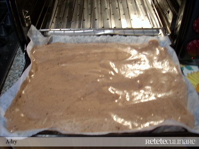 Rulada cu crema de vanilie