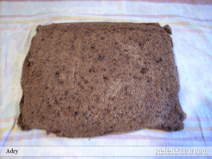 Rulada cu crema de vanilie