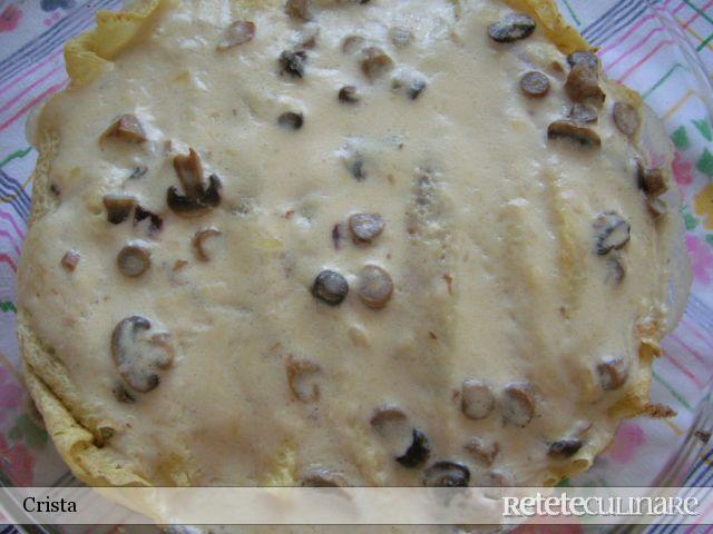 Rulouri cu radicchio gratinate cu sos Mornay si ciuperci