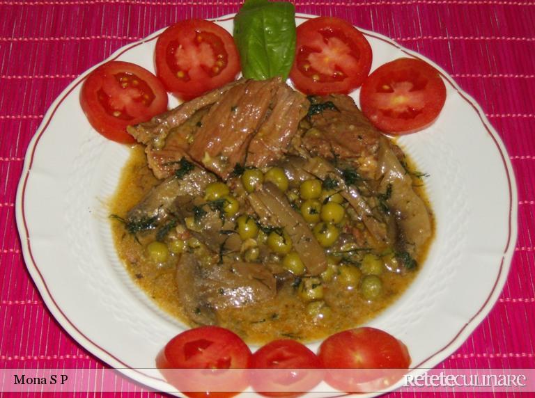 Carne de vita cu mazare si ciuperci