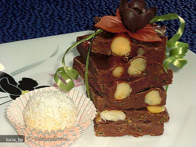Nuci Macadamia Invelite in Ciocolata