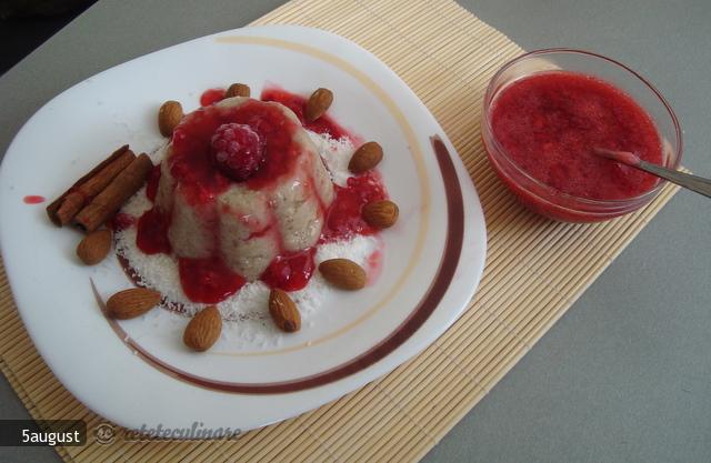 Budinca de Cereale cu Sos de Tapioca si Zmeura