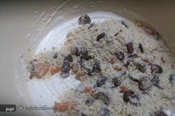 Chec de Albuse cu Fructe Uscate si Faina de Orez (fara gluten)