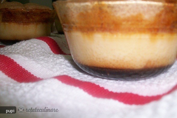Tort Caramel Sau Upside Down Custard Cake