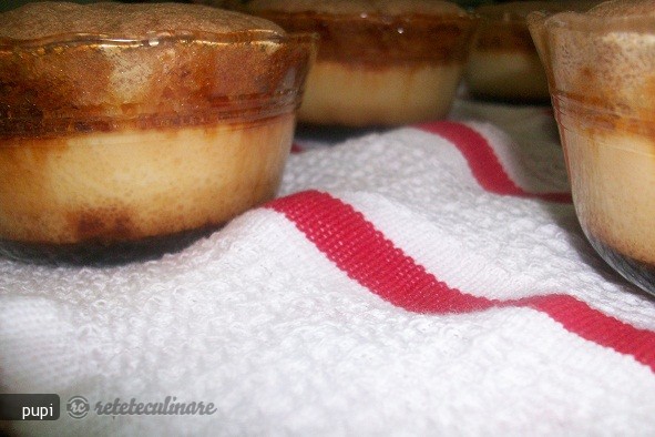 Tort Caramel Sau Upside Down Custard Cake