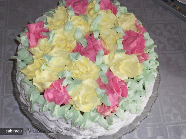 Tort cu Crema de Vanilie si Fructe