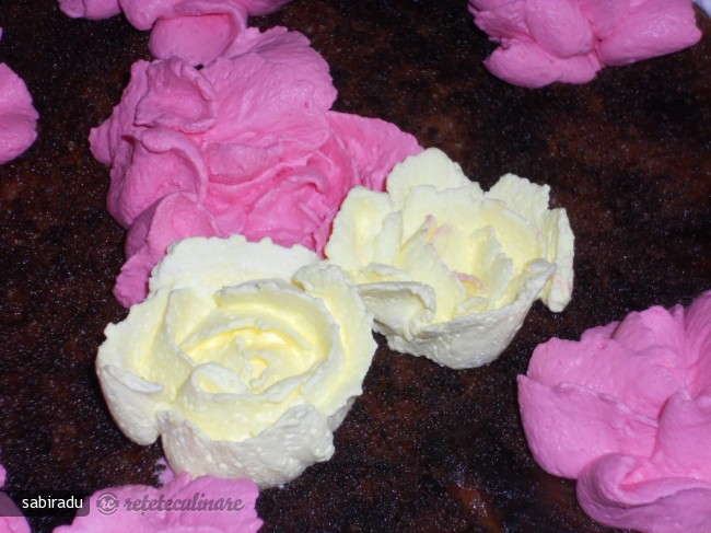 Tort cu Crema de Vanilie si Fructe