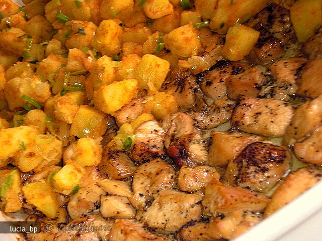 Gratin din Piept de Pui cu Smantana si Cascaval