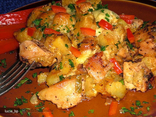 Gratin din Piept de Pui cu Smantana si Cascaval