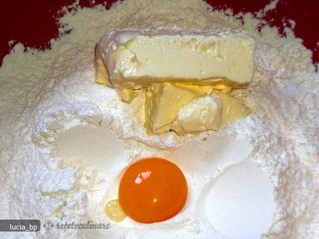 Prajitura cu Crema si Bezea de Lamaie