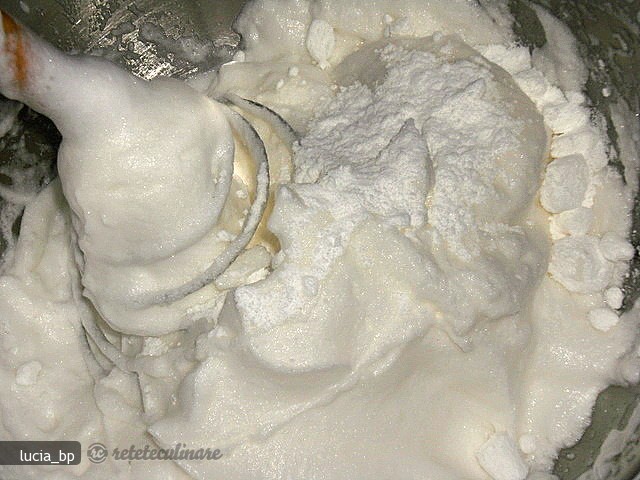Prajitura cu Crema si Bezea de Lamaie