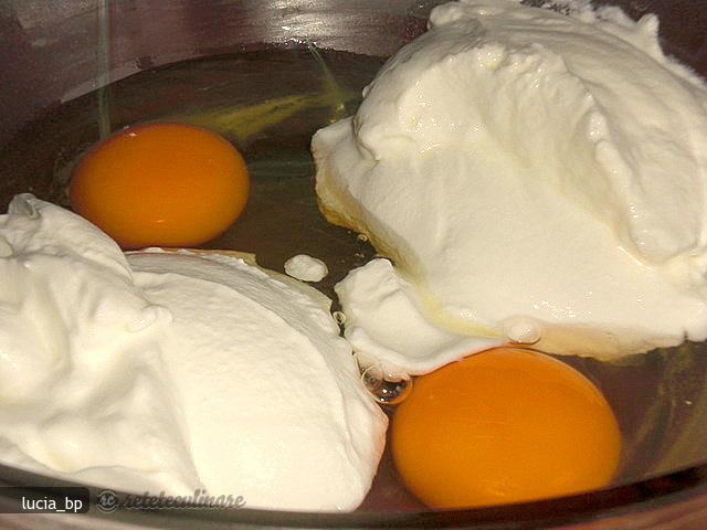 Cartofi cu Oua, Branza si Smantana, la Cuptor