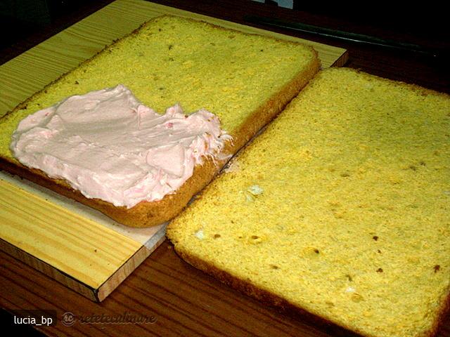Prajitura cu Blat si Crema din Praf de Budinca