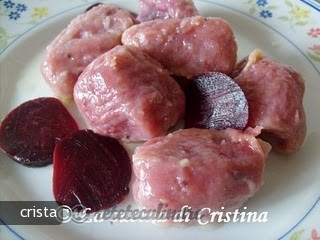 Gnocchi de Cartofi si Sfecla Umpluti cu Cascaval Afumat