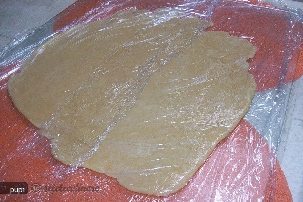 Tort de Post cu Capsuni si Ananas