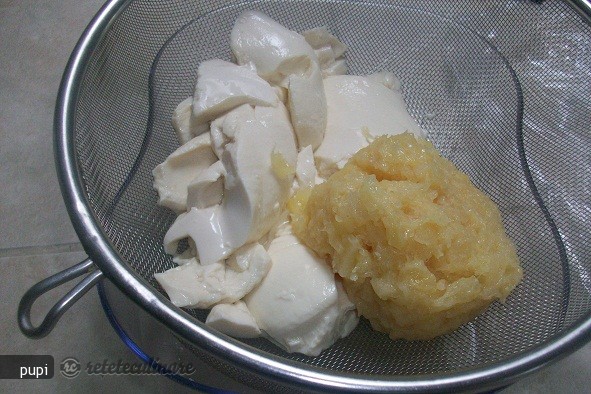 Tort de Post cu Capsuni si Ananas