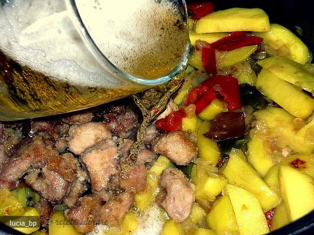 Tocanita din Carne de Porc cu Bere