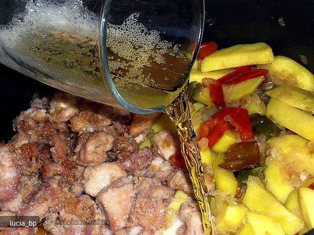 Tocanita din Carne de Porc cu Bere