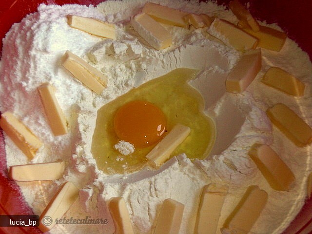 Tarta cu Branza de Vaci si Piersici sau Caise
