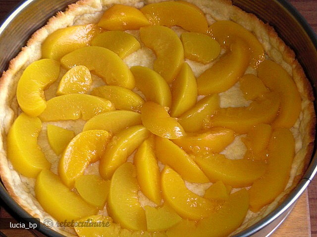 Tarta cu Branza de Vaci si Piersici sau Caise