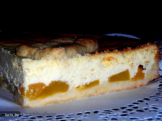 Tarta cu Branza de Vaci si Piersici sau Caise