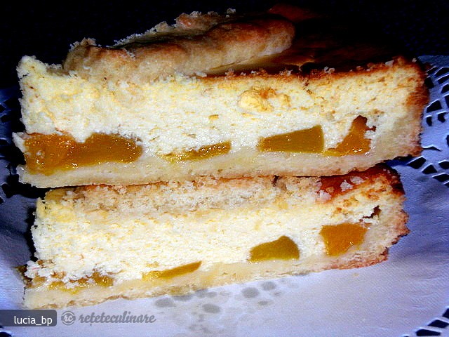 Tarta cu Branza de Vaci si Piersici sau Caise
