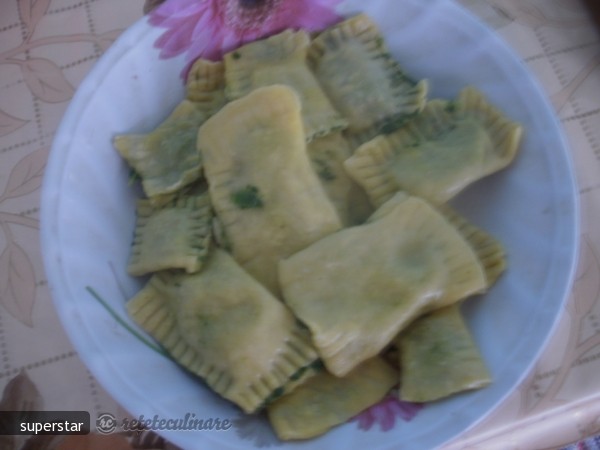 Raviolli cu Spanac si Carne de Pui