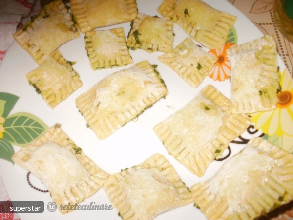 Raviolli cu Spanac si Carne de Pui