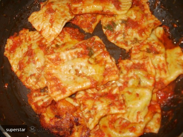 Raviolli cu Spanac si Carne de Pui