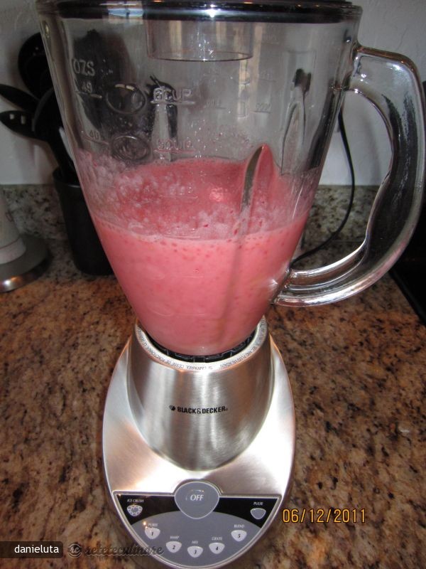 Smoothie de Capsuni si Banane