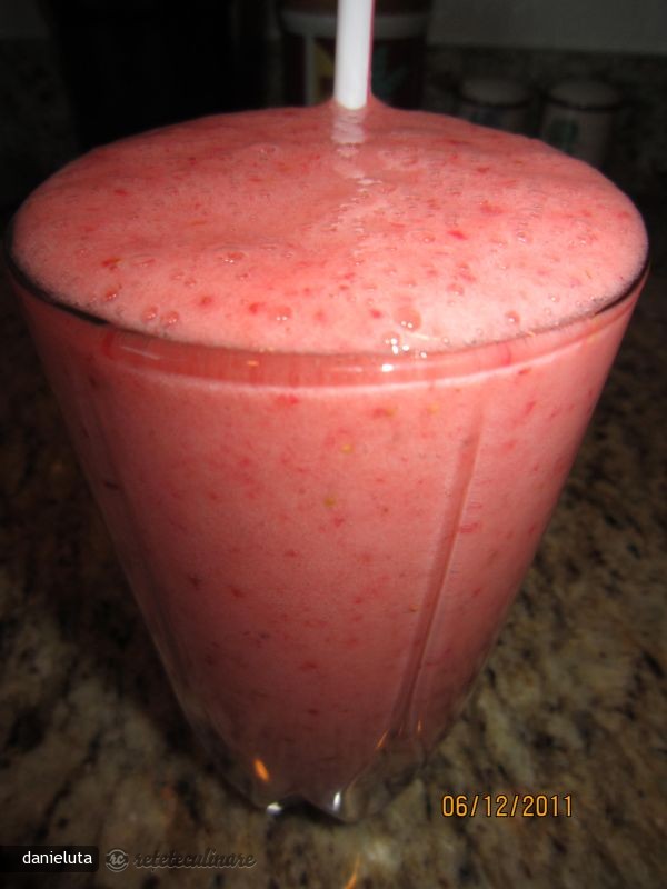 Smoothie de Capsuni si Banane