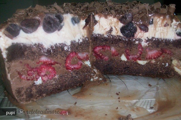 Tort de Inghetata cu Fructe Proaspete si Blat