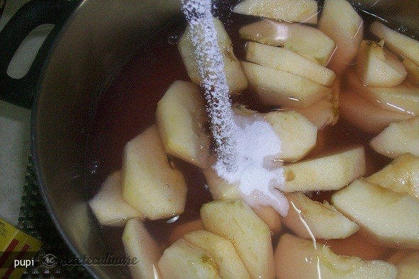 Peltea (jeleu) din Flori de Salcam