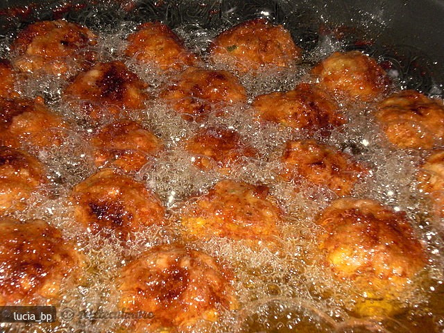 Chiftelute din Carne cu Cascaval