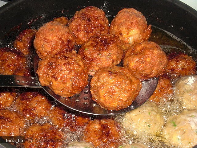 Chiftelute din Carne cu Cascaval