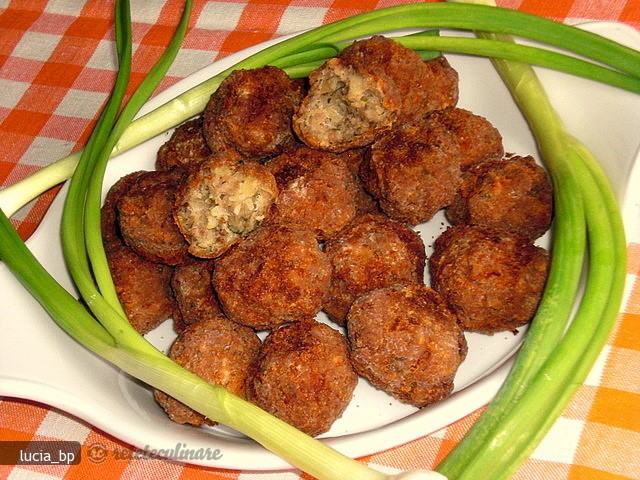 Chiftelute din Carne cu Cascaval
