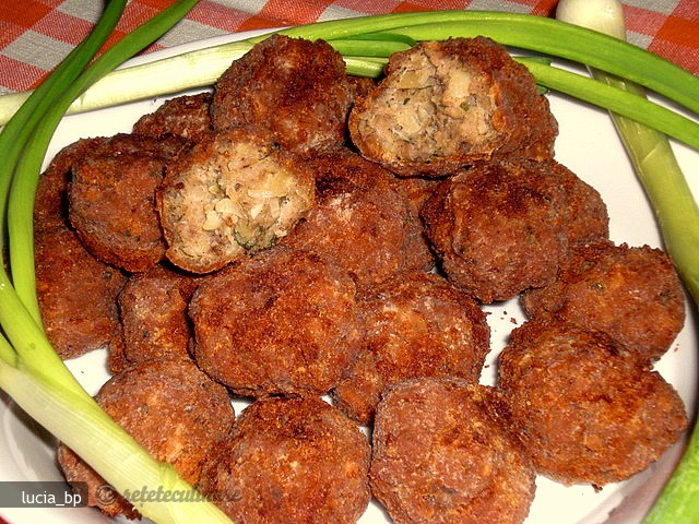 Chiftelute din Carne cu Cascaval