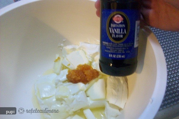 Chec cu Prune si Crema de Branza