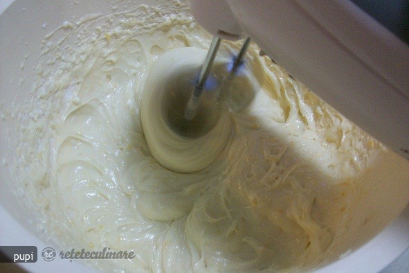 Chec cu Prune si Crema de Branza