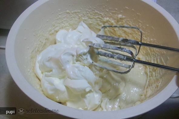 Chec cu Prune si Crema de Branza