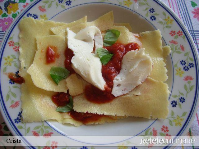 Lasagnetta cu Sos de Rosii, Mozzarella si Busuioc