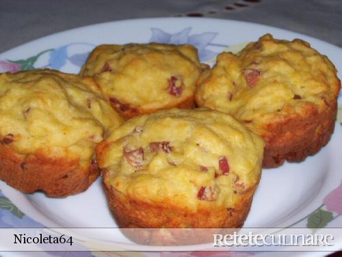 Muffins Sarate cu Cascaval si Cremvurst