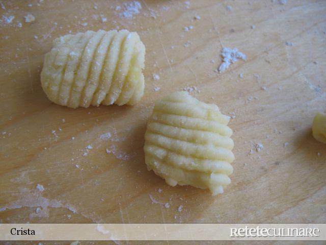 Gnocchi in Sos de Rosii (Alla Sorrentina)